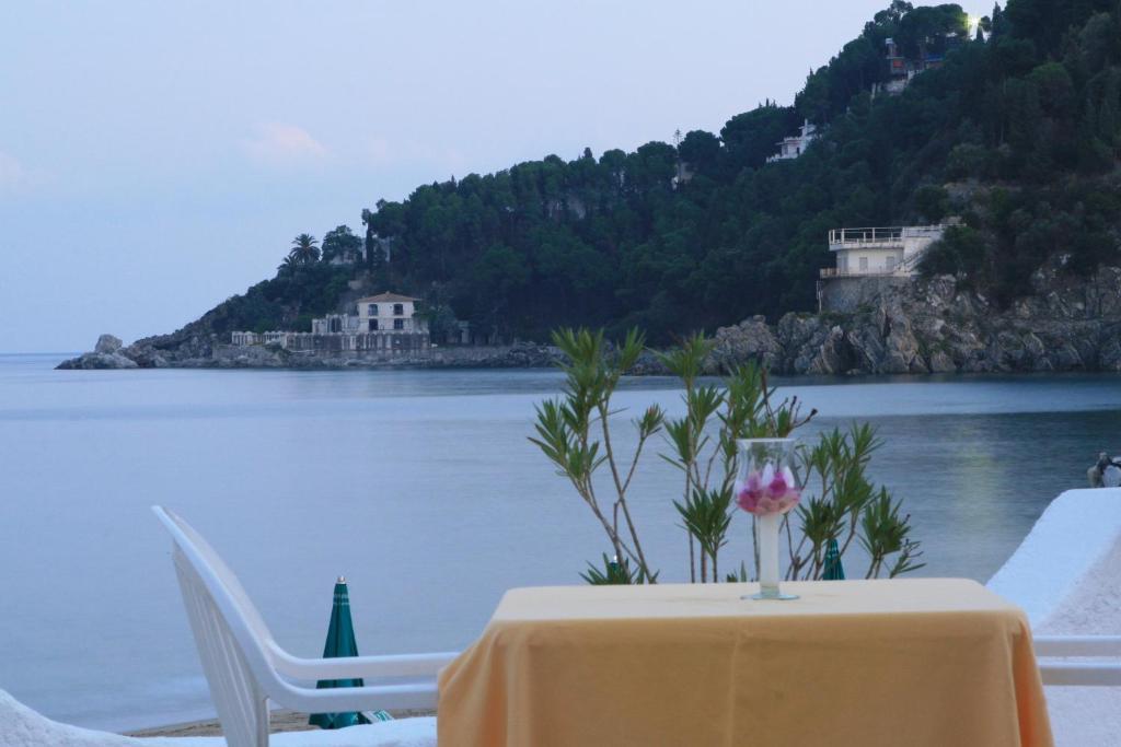 Hotel Club Poseidon Stalettì Eksteriør billede